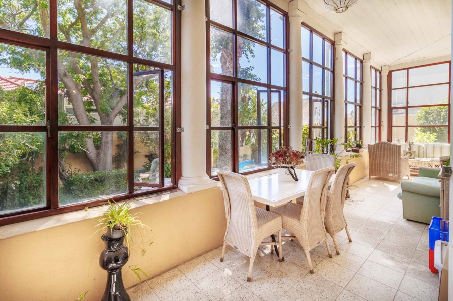 6 Bedroom Property for Sale in Fresnaye Western Cape